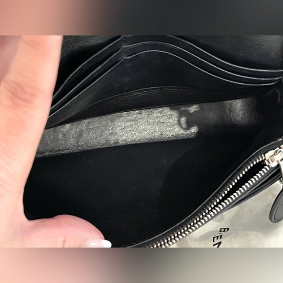 Balenciaga, Black Leather Crossbody w/ Front Closure. Includes Dust Bag. - Picture 6 of 16